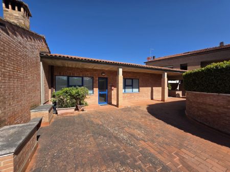 For Sale Apartment SIENA, SCACCIAPENSIERI AREA. For sale, a property for office use (currently used as a medical...